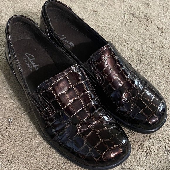 Clarks Bendables Women’s Sz 7M Dark Brown Slip On Loafers Crocodile Texture - Picture 1 of 9